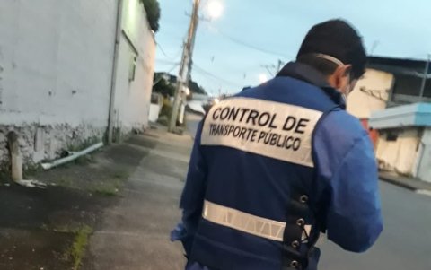 Los delincuentes le destruyeron el traje de bioseguridad.