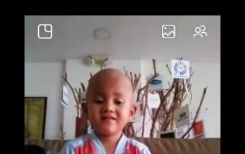 Andrés, de 4 años, hizo una videollamada con el Capitán América.