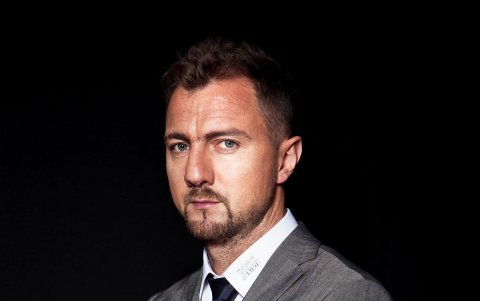 Jerzy Dudek, exgolero merengue, cuenta su historia dentro del fútbol en su libro 'Un camino no  real'.