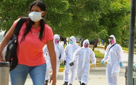 Hecho.  Aunque las Emergencias permanecen menos congestionadas que antes, los consultos sugieren ser cautos y mantener el aislamiento.