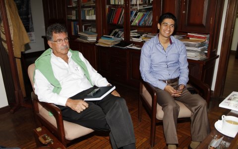 Jaime Estrada (d) se reunió con dirigentes experimentadr, como Patricio Torres (i) cuando intentó lanzarse a presidir la FEF.





HENRY LAPO(ag-extra ag-expreso ag-quito)