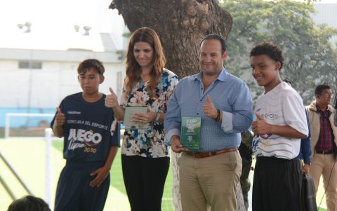 Andrea Sotomayor, secretaria del Deporte, informó que Francisco Egas envió un comunicado informando sobre la situación de la FEF y realizando consultas legales sobre el estatuto.