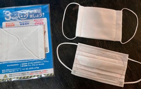 Aparecieron testimonios de ciudadanos que hallaron en sus mascarillas insectos muertos, cabellos, moho y otros residuos