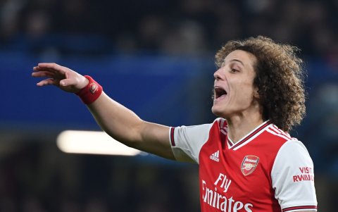 David Luiz, defensa del Arsenal, fue visto en un parque de Londres durante el encierro.