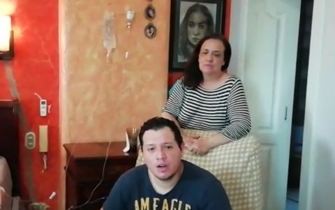 Testimonio. Pablo Tascón junto a su padre, editado en la imagen.