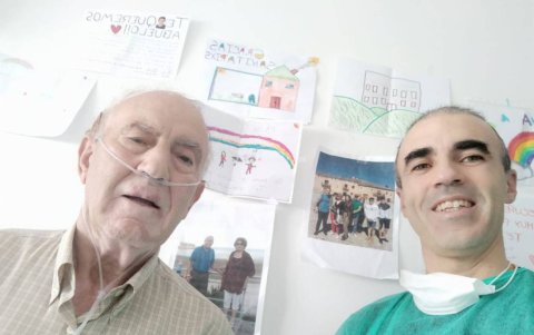Regino y Juan Antonio en la habitación del Hospital del Henares.