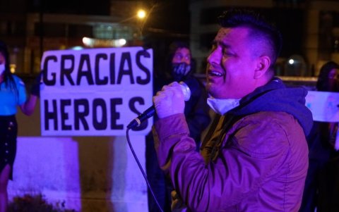 El artista Sergio David no pudo controlar sus emociones y se fue en llanto.