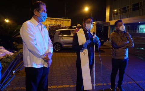 El padre Segundo Merizalde prometió seguir orando por ellos.