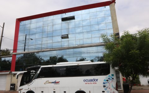 Los buses para turistas están sin poder trabajar.