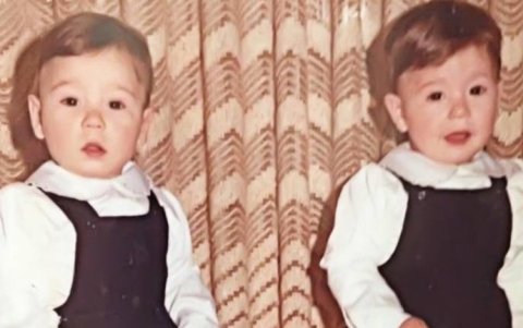 Los hermanos Rescalvo eran vestidos de manera similar por sus padres.