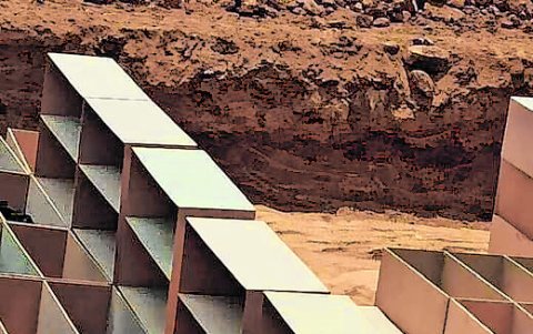 Entierros. Una imagen de los féretros de cartón acumulados en Pascuales.