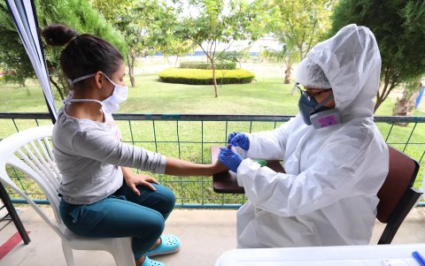 El que entra debe hacerse una prueba. En 3 semanas se han hecho 700. Los casos positivos  se aíslan y se inicia el cerco epidemiológico.