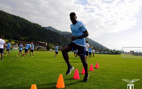 El ecuatoriano Felipe Caicedo, quien milita en la Lazio, equipo que marcha segundo en la tabla, también volverá a las canchas.
