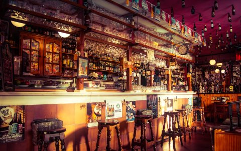 El cierre de bares, cafés y la disminución del turismo ha obligado a desechar la cerveza.