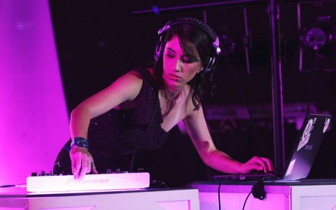 María José Pino es conocida en el mundo de los raves como DJ Chincha, su apodo de infancia.