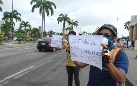 Estudiantes del Bachillerato Internacional rechazan medida del Gobierno.