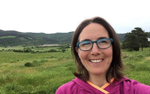 Iousune Murillo, entrenador de Carapaz en su etapa en Movistar, está confinada desde España, su país.