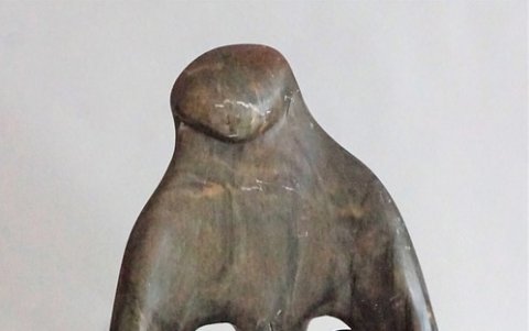 Con diversos materiales como metal, madera, vidrio, entre otros, escultores rinden homenaje a la maternidad.