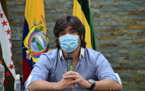 Espectáculo. El secretario Anticorrupción desquita su sueldo en la TV.