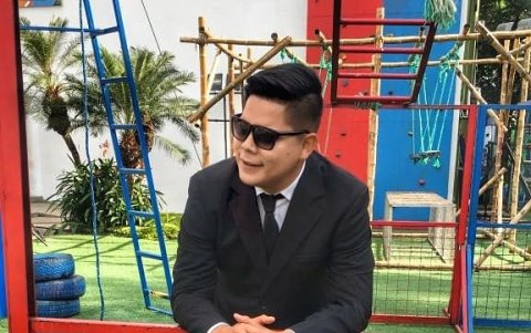 El también cantante tiene algunos emprendimientos con sus familiares.