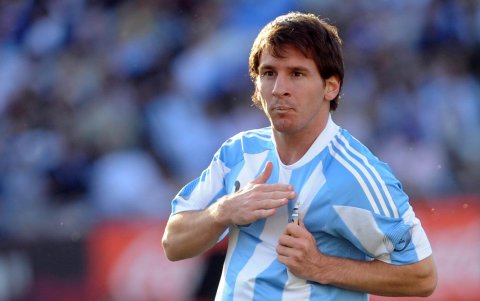 Messi también enseñó un look con el clásico 'honguito' durante su carrera.