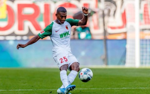 Carlos Gruezo, volante ecuatoriano del Augsburgo, no tuvo minutos en la reanudación del torneo germano.