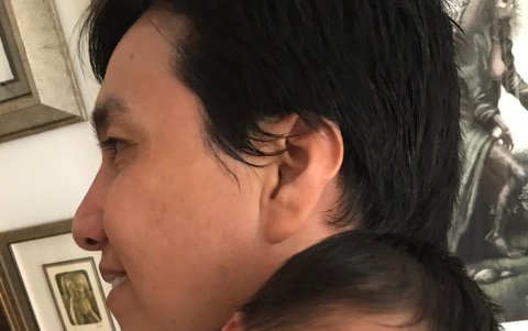 El padre y su segunda hija.