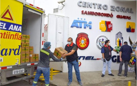 Las compañías cuentan con su propia transportación para hacer llegar la ayuda. En la foto, el ejemplo de un camión de la empresa que distribuye productos de la marca Nature’s Garden.