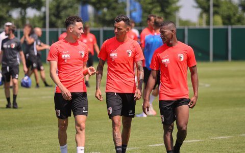 Gruezo entrenó con sus compañeros previo a la reanudación de la Bundesliga.