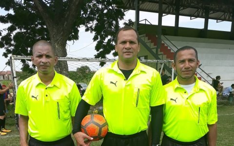 Jasson Zambrano, antes de la cuarentena en el país, también trabajaba pitando en varios torneos amateur.