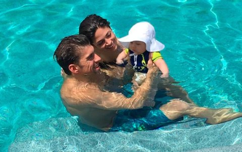 Michael Phelps mientra disfruta junto a su familia.