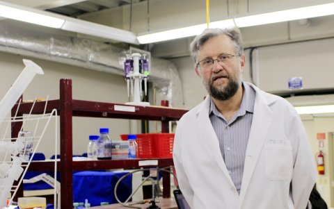 Gabriel Trueba es el director del Doctorado en Microbiología de la Universidad San Francisco de Quito.