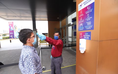 En Mall del Sol será regla ingresar con mascarillas. Los visitantes deberán tomarse la temperatura.)