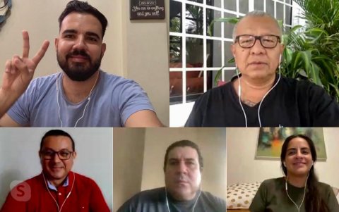 Una de las actividades del comentarista deportivo es la radio. Es parte del equipo de Caravana.