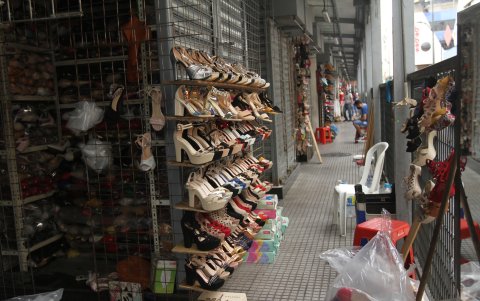 El comercio en la bahía abrió de foma parcial.