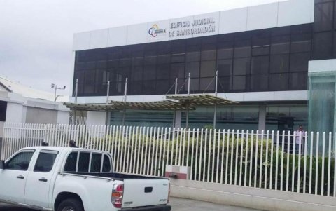 Los esposos Romo-Rosales y Haro se frentaban a formulación de cargos en la Unidad Judicial de Samborondón. Su defensora aseguró que nunca fueron notificados de alguna investigación de la Fiscalía.