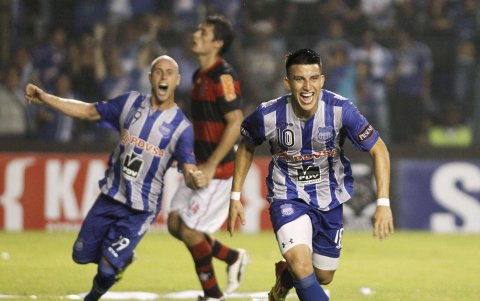 Fernando Gaibor marcó un gol dramático en el duelo contra Flamengo en 2012, la afición azul fue determinante en ese compromiso.