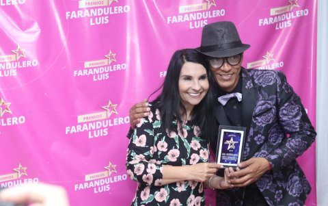 Con Anita Buljubasich en la entrega de los premios que llevan  su nombre.