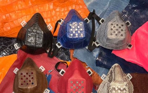 Mascarillas elaboradas con pieles de iguana y serpiente pitón