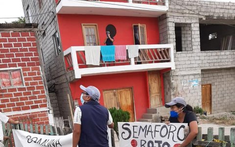 Curia. En esta comuna, ayer se colocaron rótulos que indicaban que todo la zona permanecía aún en roja. Así, dijeron, incluso los comerciantes se quedarían en casa.