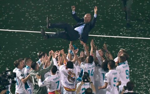 El técnico Zinedine Zidane también dejó el Real Madrid al ver que su mensaje ya no motivaba a sus dirigidos.