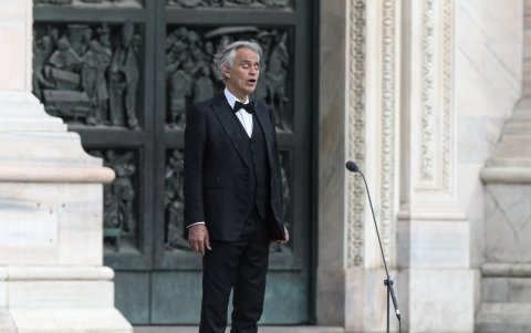 Andrea Bocelli se contagió de COVID-19, aunque su caso fue leve.