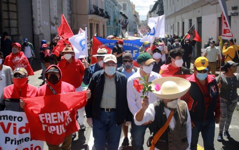Marcha. Protestan contra el Gobierno y atentan contra la salud pública.