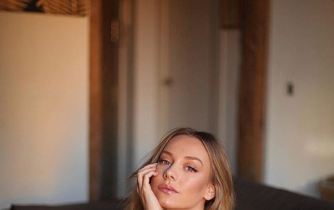 Ester Expósito, ex actriz de la serie Élite, ahora es embajadora de Yves Saint Laurent.