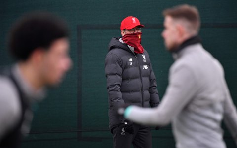 Los jugadores de la Premier retomaron en grupos pequeños los entrenamientos pero ante los nuevos casos detectados ya existe recelo.