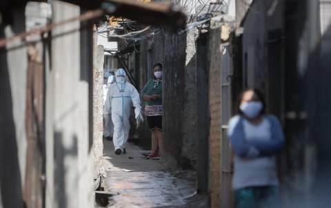 BÚSQUEDA. La decisión es buscar casa por casa a las personas contagiadas con coronavirus en Villa Azul.