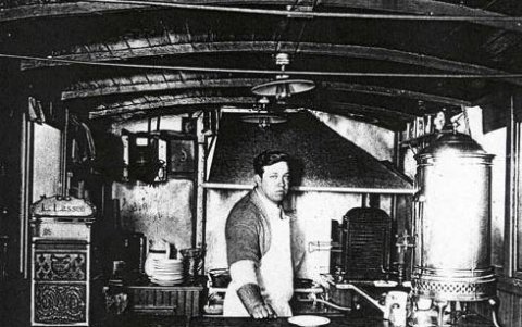 Louis Lassen sería el creador del platillo más famoso del mundo.