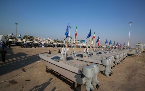 BANDAR ABBAS. El ministerio de defensa iraní entregó 110 buques de alta velocidad a los guardias revolucionarios iraníes (IRGC) para aumentar la capacidad el Golfo Pérsico.