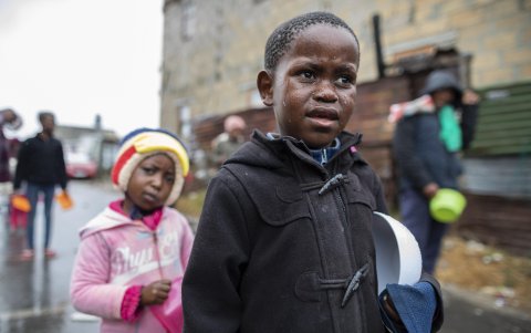 CIUDAD DEL CABO. El país tiene algunas de las reglas de bloqueo más severas del mundo con un bajo nivel de cumplimiento observado en los asentamientos informales de alta densidad en todo el país.