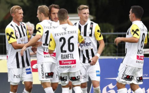 El LASK Linz de Austria no cumple con el protocolo sanitario y se quedó sin la punta.